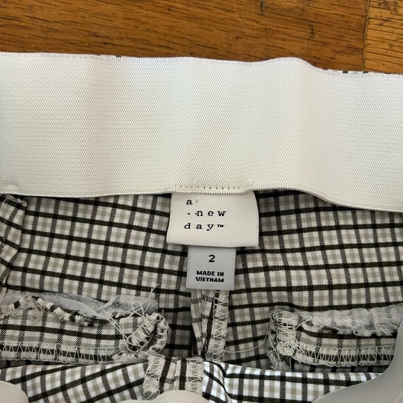 Plaid green and white pants - Picture 3 of 3